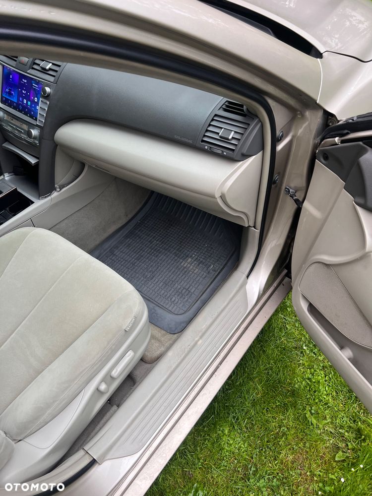 Toyota Camry - 16