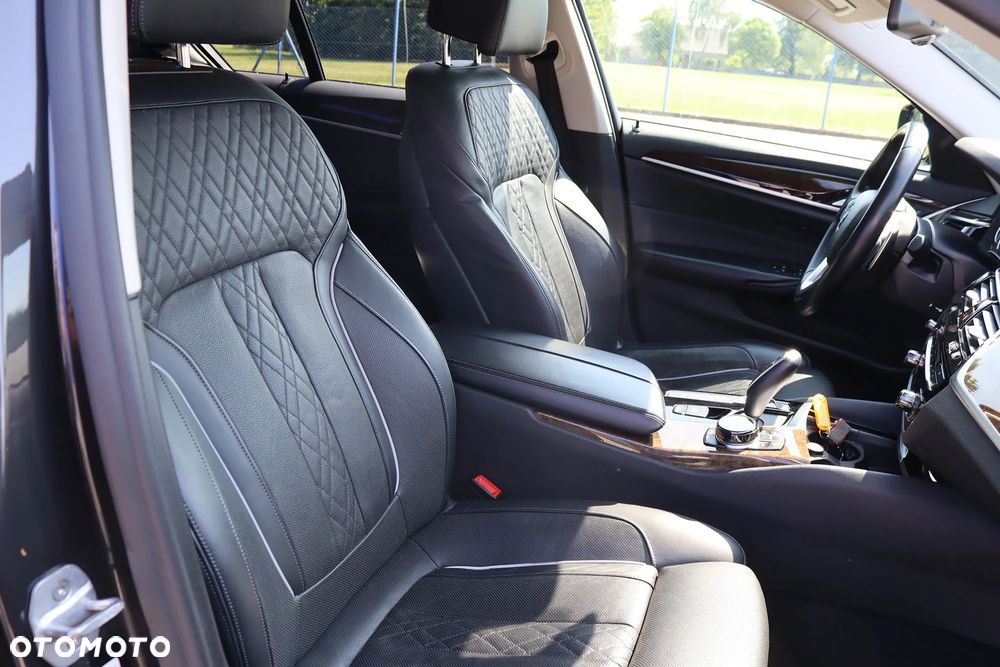 BMW Seria 5 530d xDrive Luxury Line sport - 10