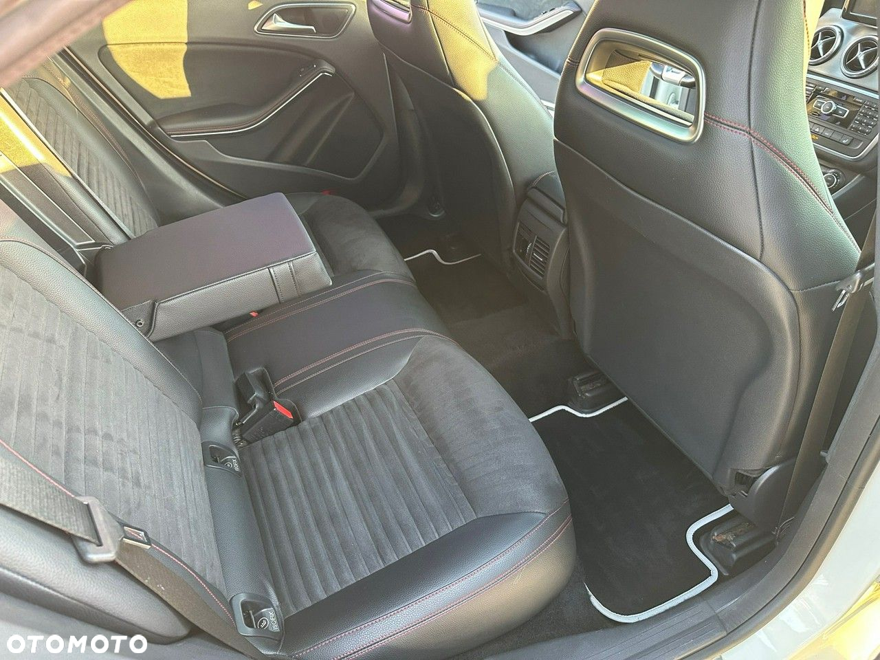Mercedes-Benz CLA - 13