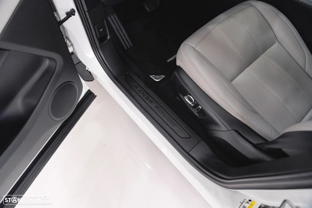 Land Rover Range Rover Evoque P300e R-Dynamic HSE - 40