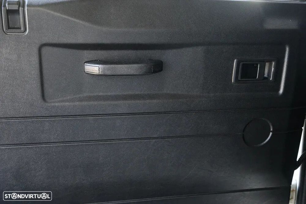 Land Rover Defender 90 2.5 Td5 E - 31