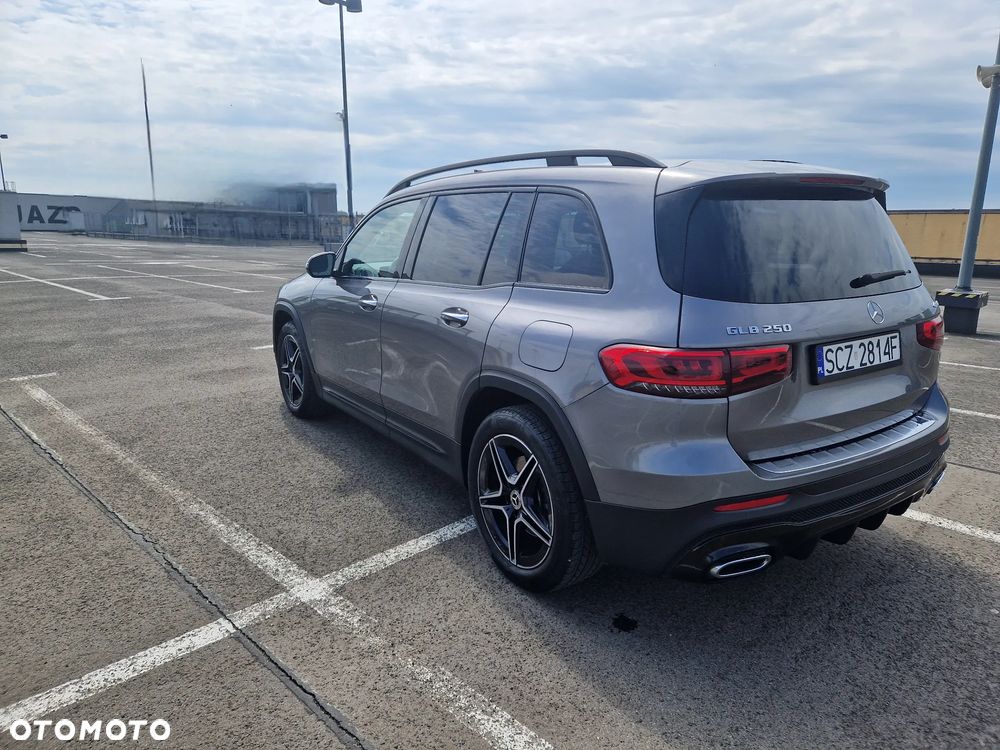 Mercedes-Benz GLB 250 4-Matic AMG Line 8G-DCT - 8