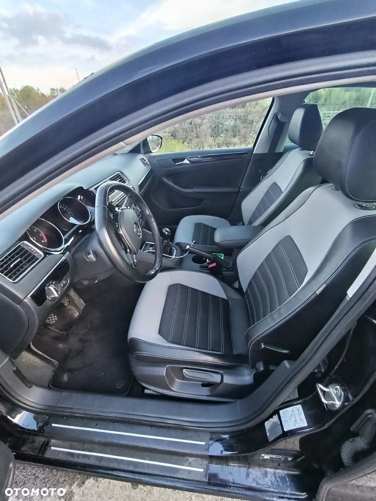 Volkswagen Jetta 1.4 TSI BMT Highline - 17