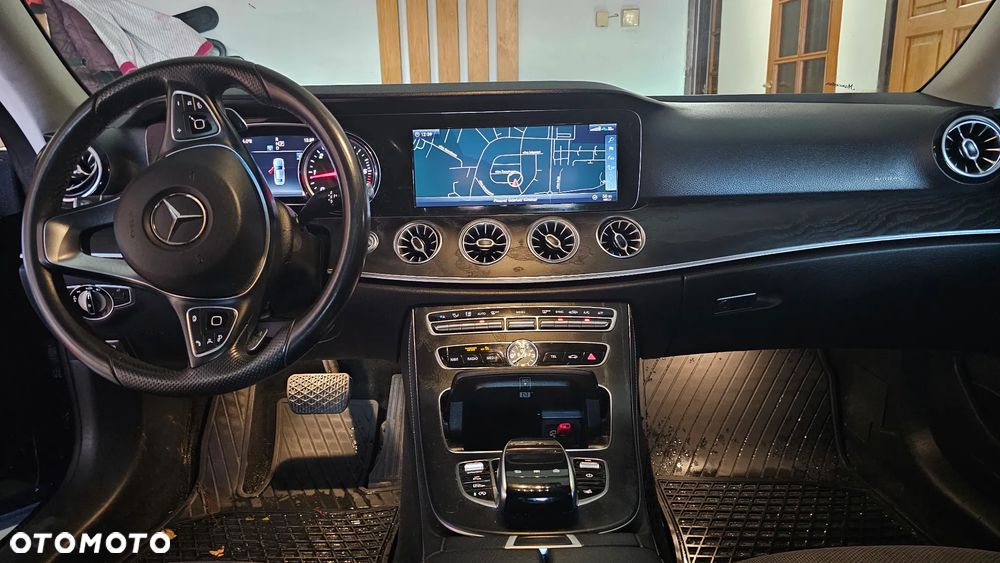 Mercedes-Benz Klasa E 220 d Coupe 4-Matic 9G-TRONIC - 6