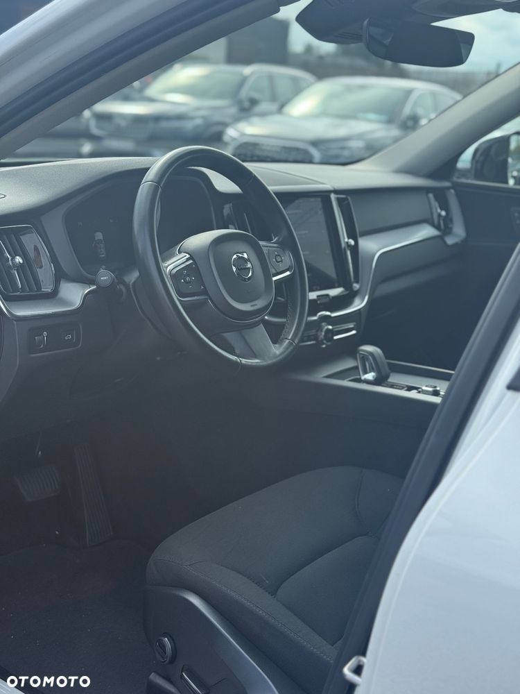 Volvo XC 60 B4 D AWD Geartronic Momentum Pro - 8
