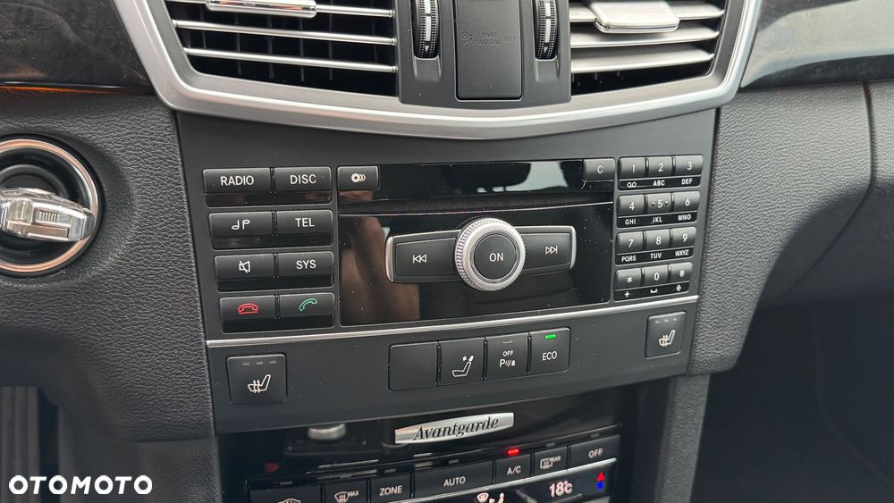 Mercedes-Benz Klasa E 200 CGI BlueEffICIENCY Avantgarde - 19