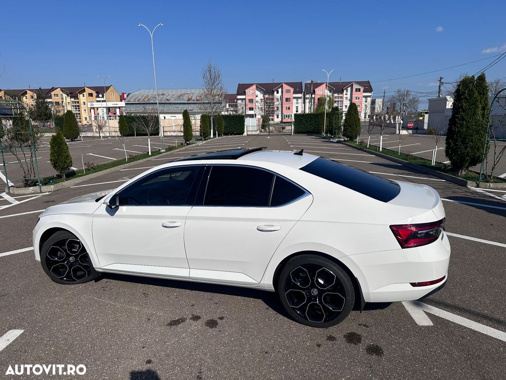 Skoda Superb 2.0 TDI DSG Sportline - 22