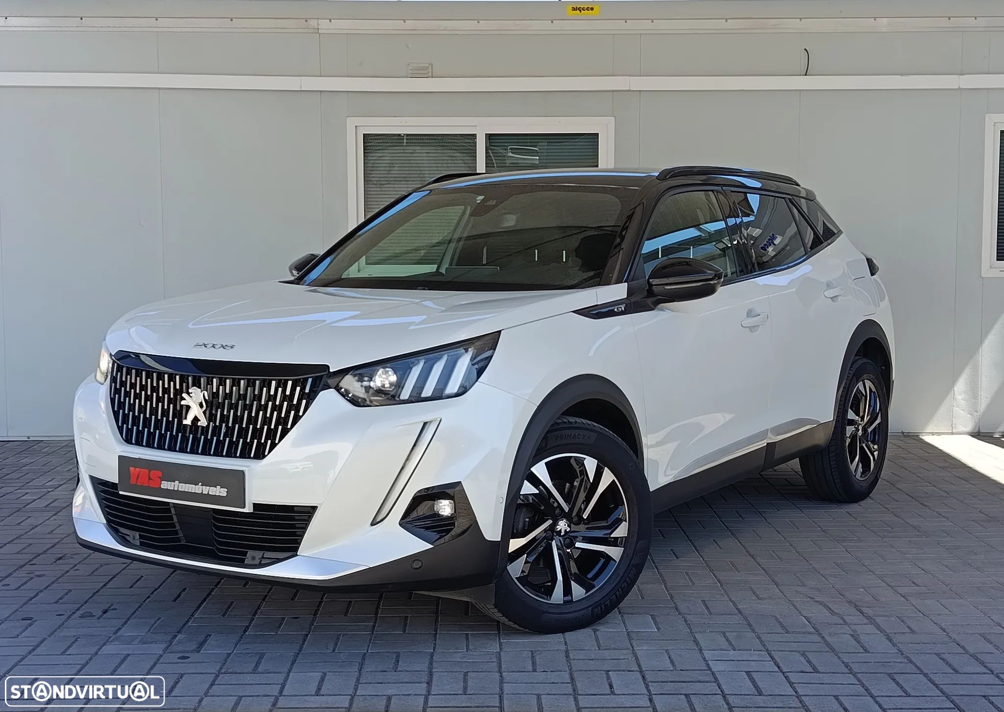 Peugeot 2008 PureTech 130 EAT8 GT - 1