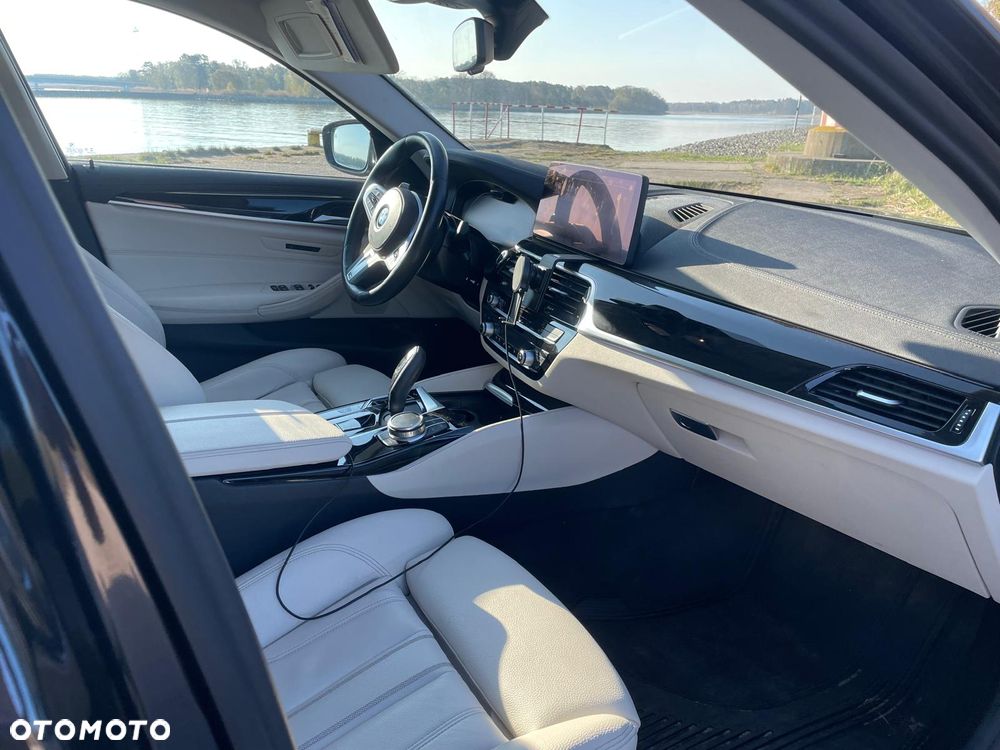 BMW Seria 5 530e Luxury Line sport - 14