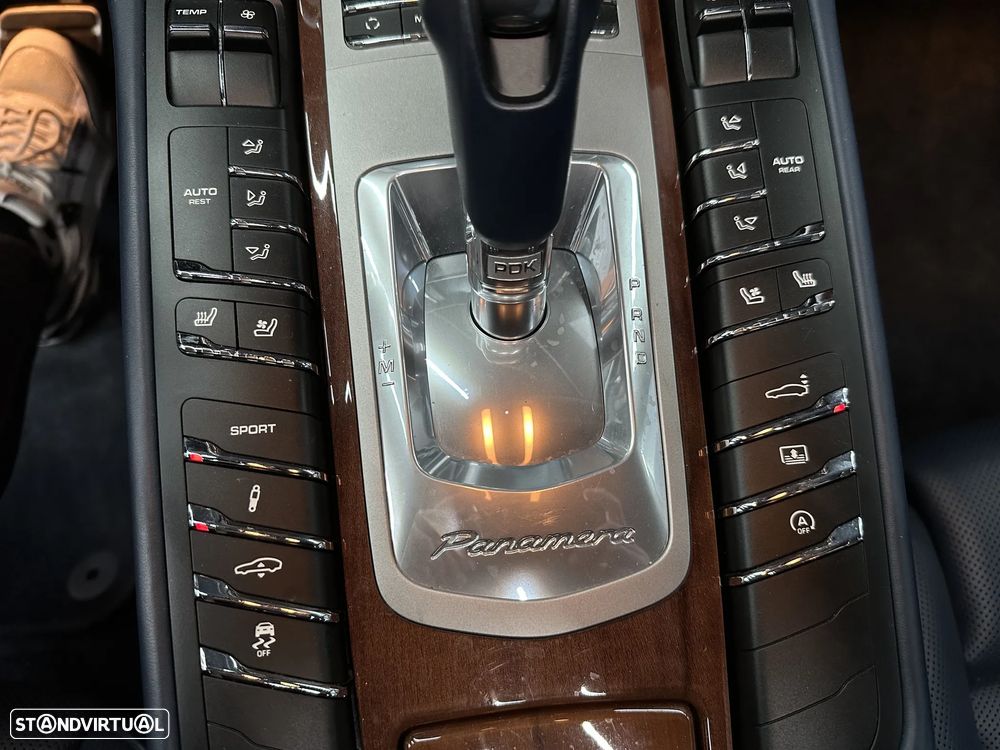 Porsche Panamera Turbo PDK - 48
