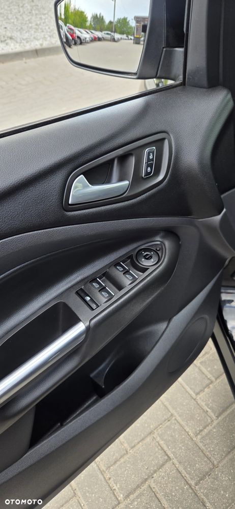 Ford Kuga 2.0 TDCi 2x4 Titanium - 24