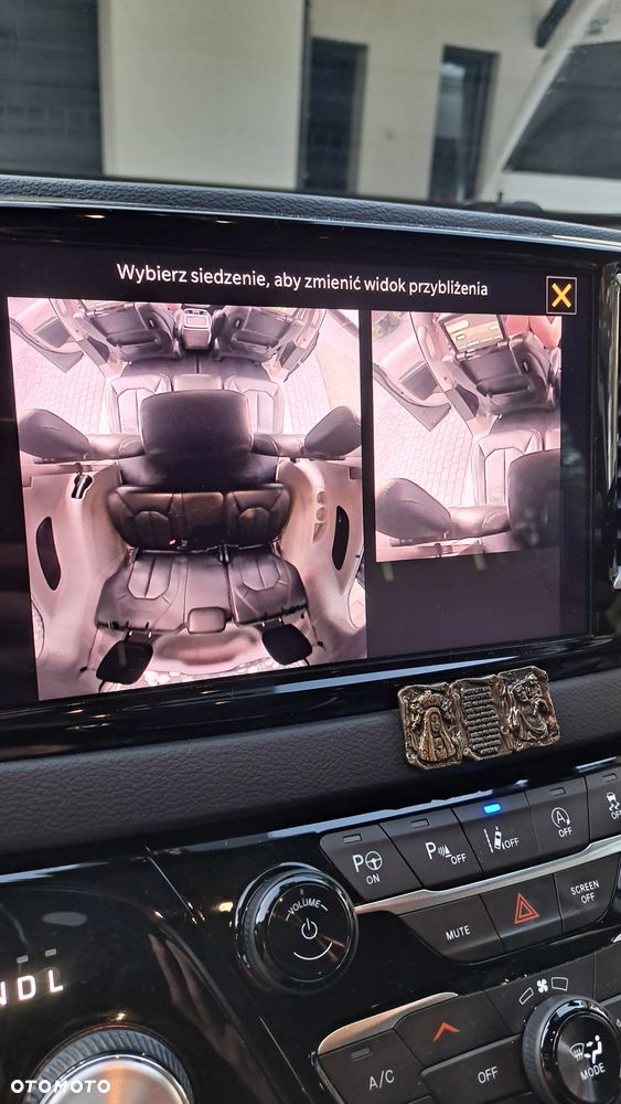 Chrysler Pacifica - 13