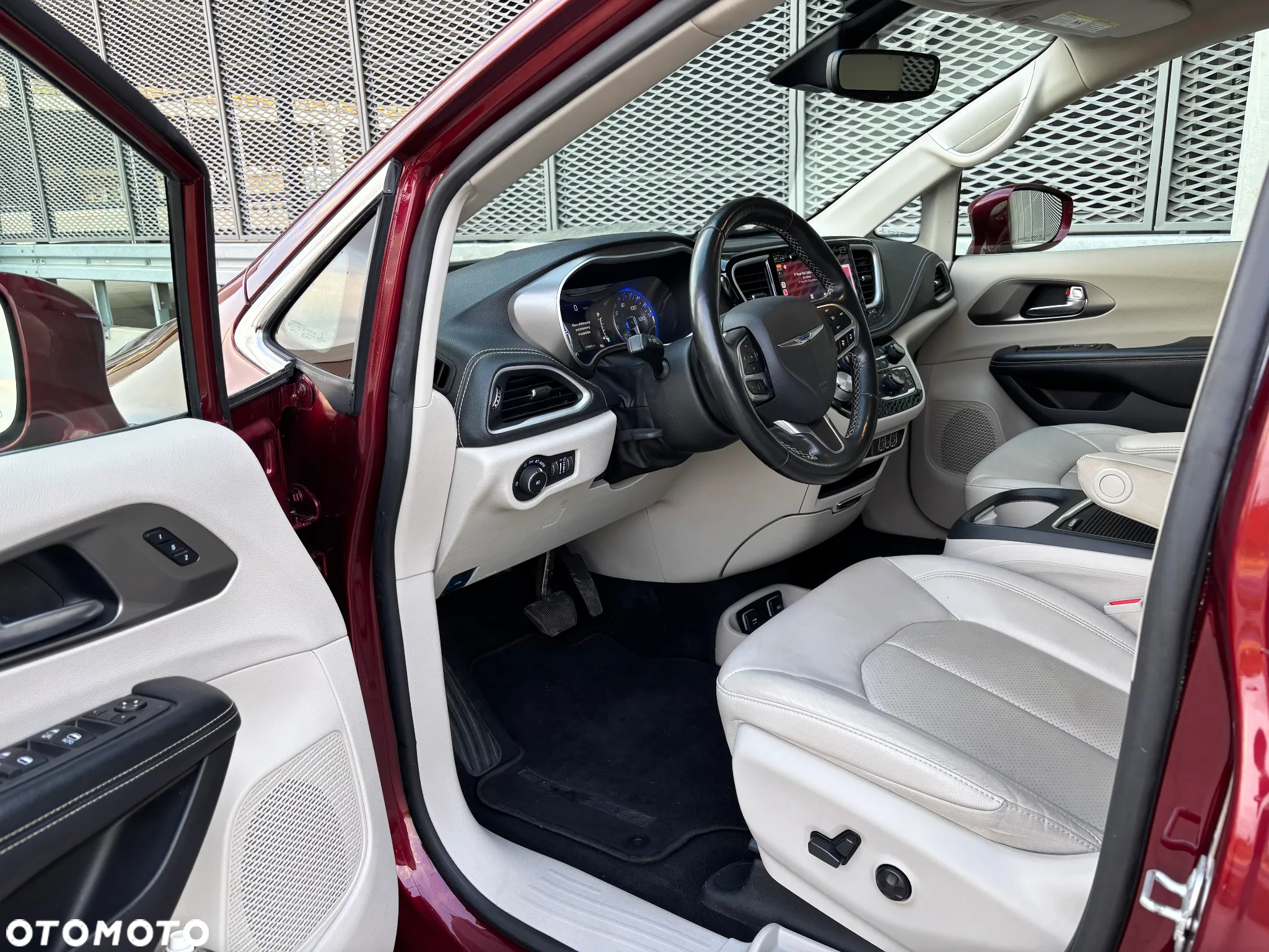 Chrysler Pacifica - 15