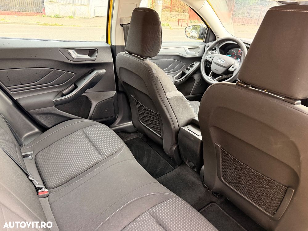 FORD Focus 2023 — imagine 10