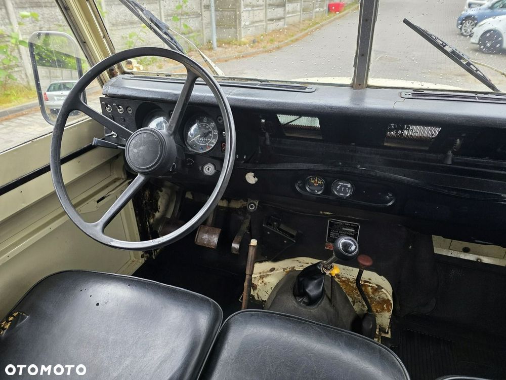 Land Rover Defender - 24