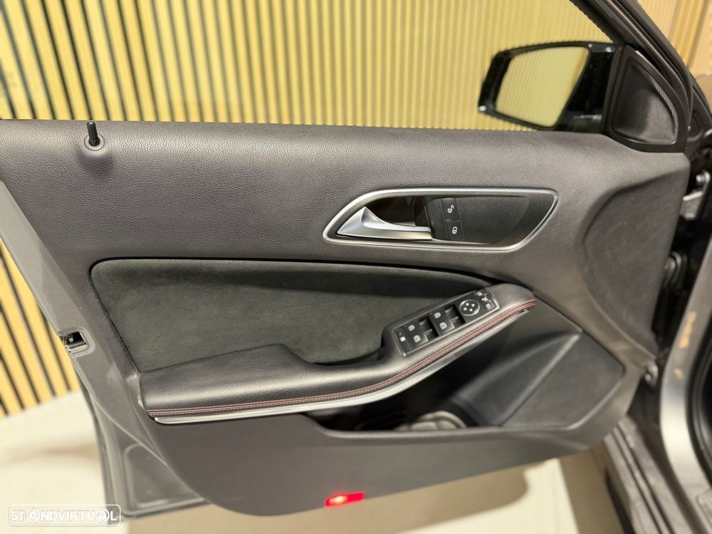 Mercedes-Benz A 45 AMG 4Matic Speedshift 7G-DCT - 22
