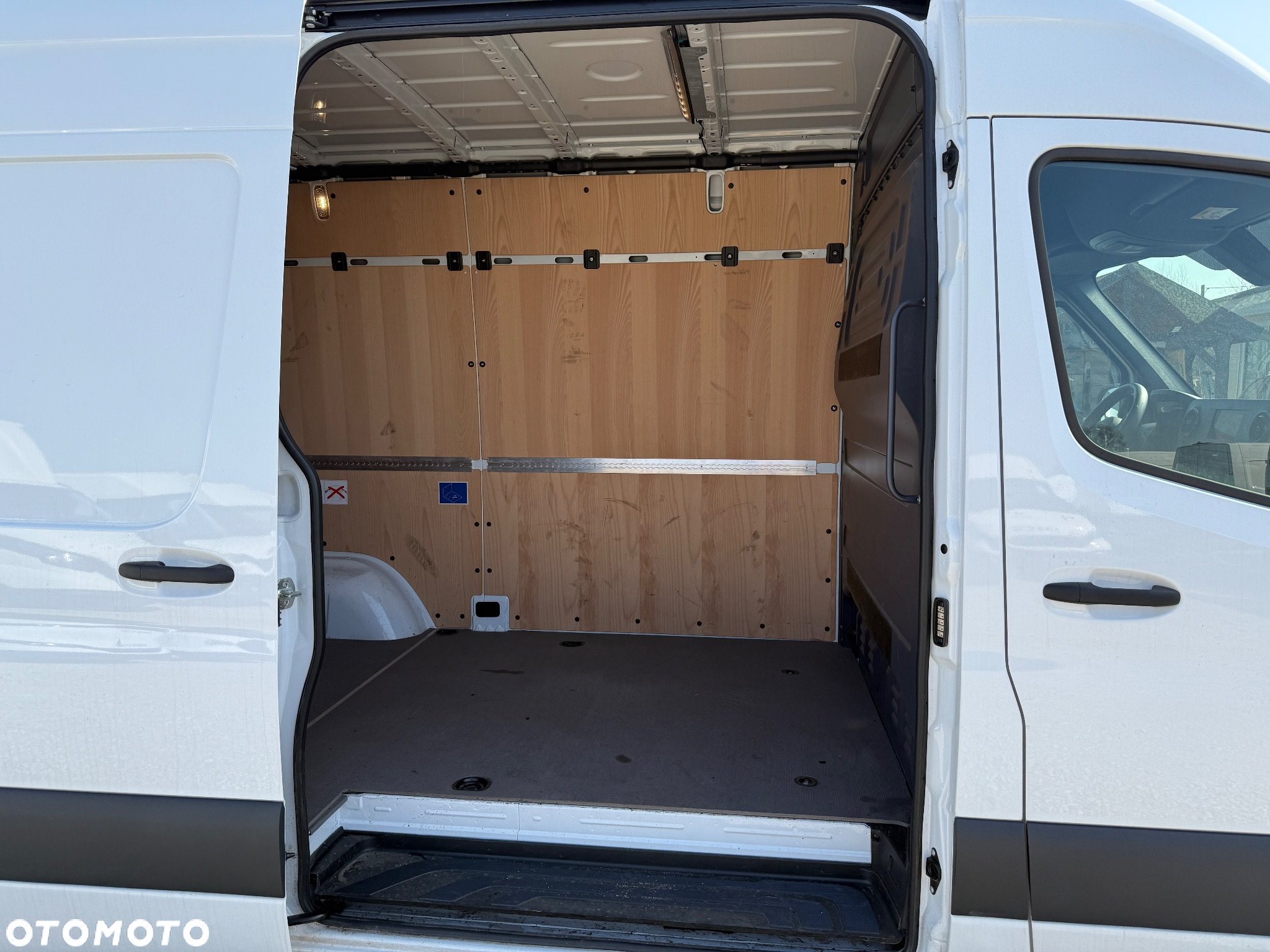 Mercedes-Benz Sprinter 317 CDI /L2H2 średniak/LED/Prawie Nowy/Navi/Klima/Kamera/bdb stan - 13