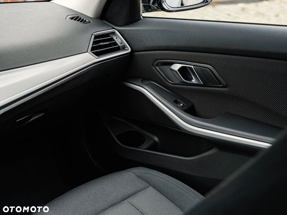 BMW Seria 3 318d - 20