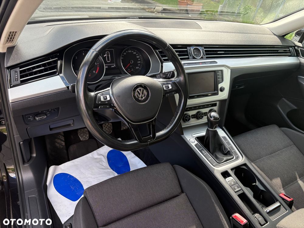 Volkswagen Passat - 25