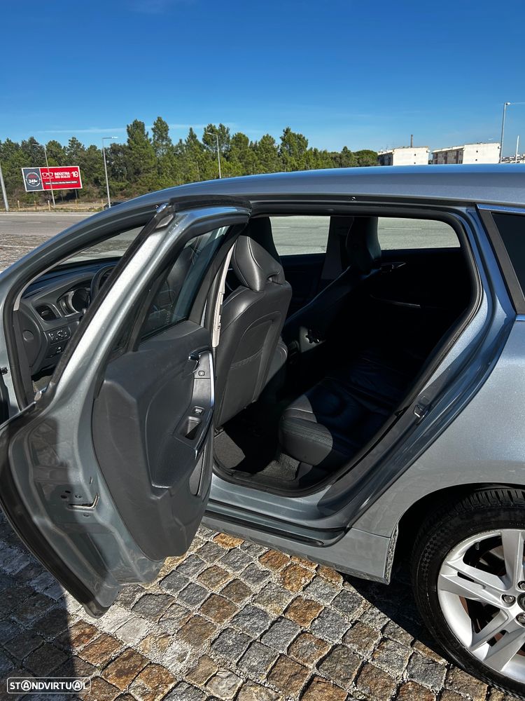 Volvo V60 D6 Plug-In-Hybrid AWD Geartronic Summum - 8