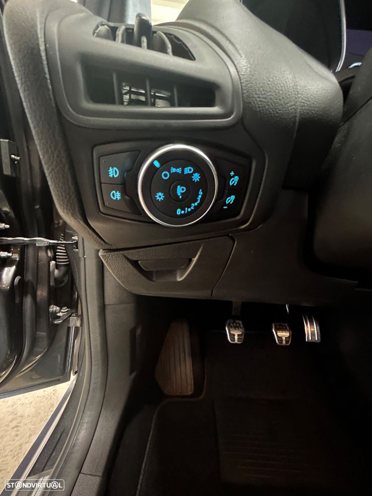 Ford Focus 1.0 EcoBoost ST-Line - 12