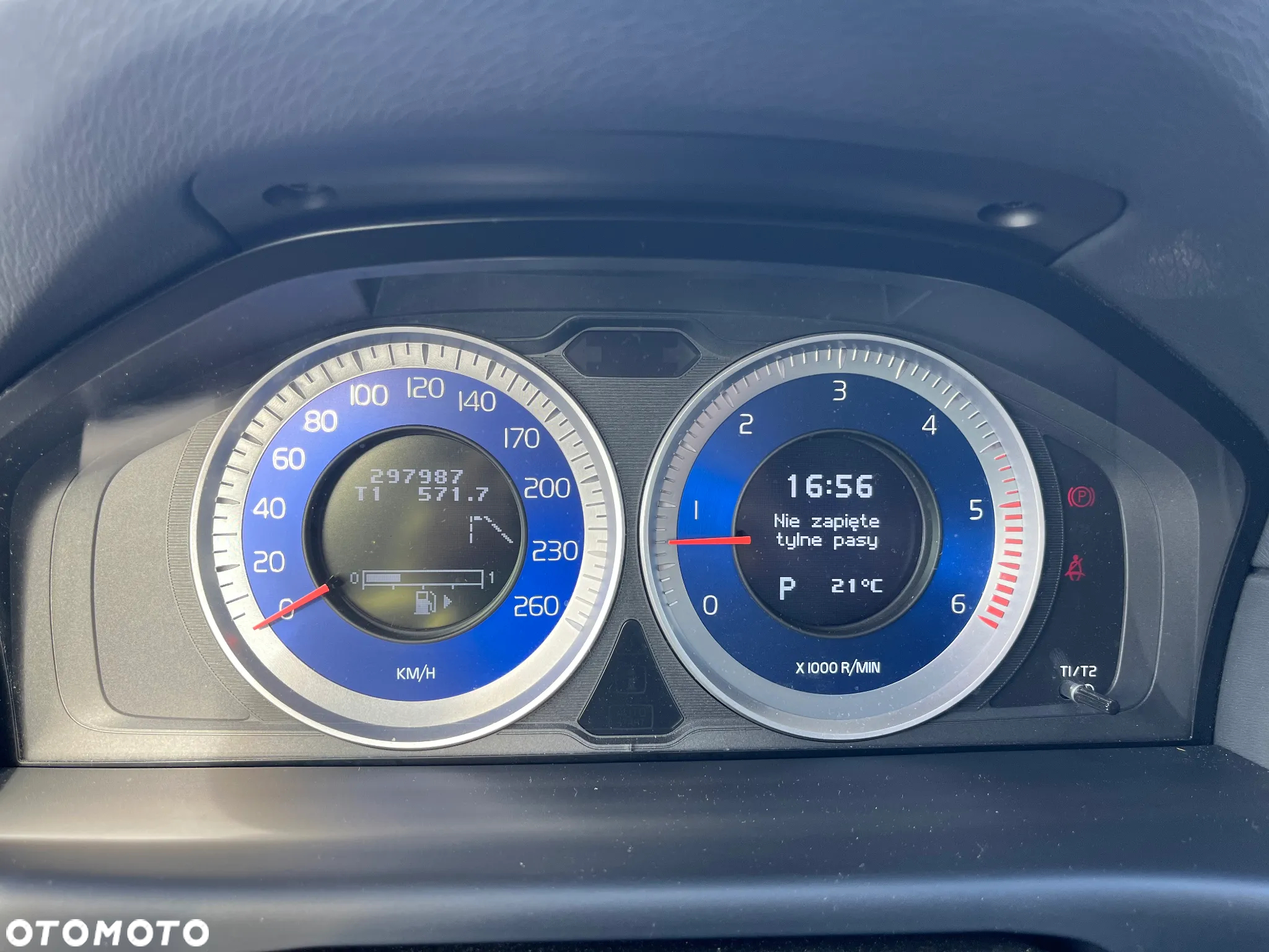 Volvo V70 D5 AWD R-Design - 8