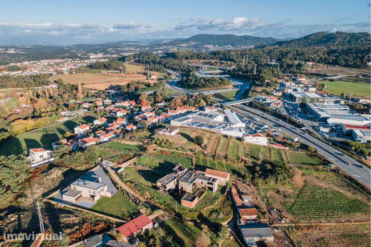 Projeto de Luxo para Concluir – Terreno + Estrutura em Alvelos - Grande imagem: 3/29