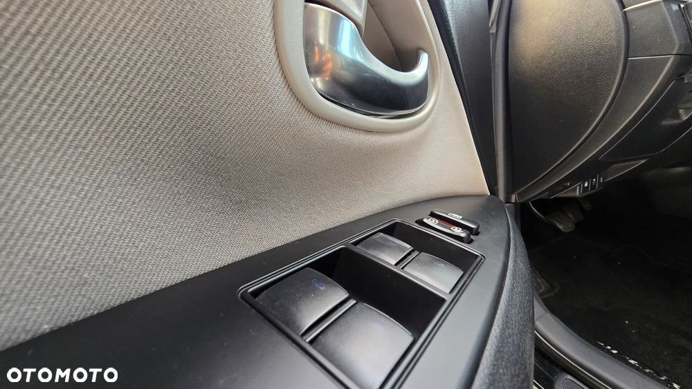 Toyota Avensis 2.0 D-4D Premium - 17