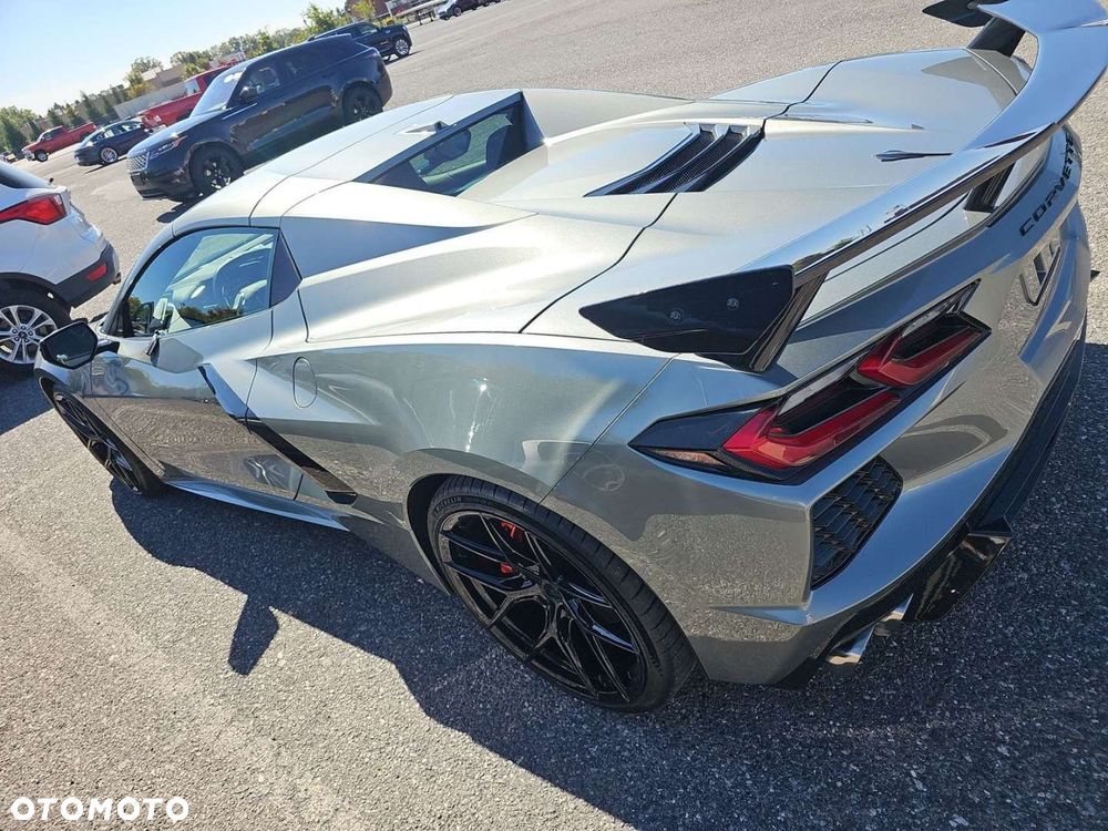 Chevrolet Corvette - 9