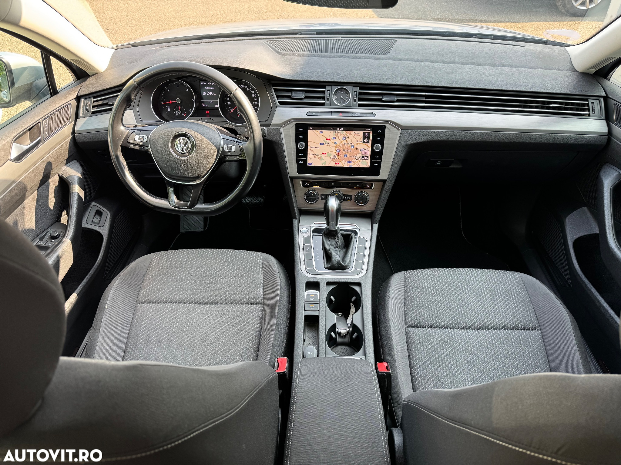 Volkswagen Passat Variant 2.0 TDI SCR DSG BlueMotion Trendline - 33