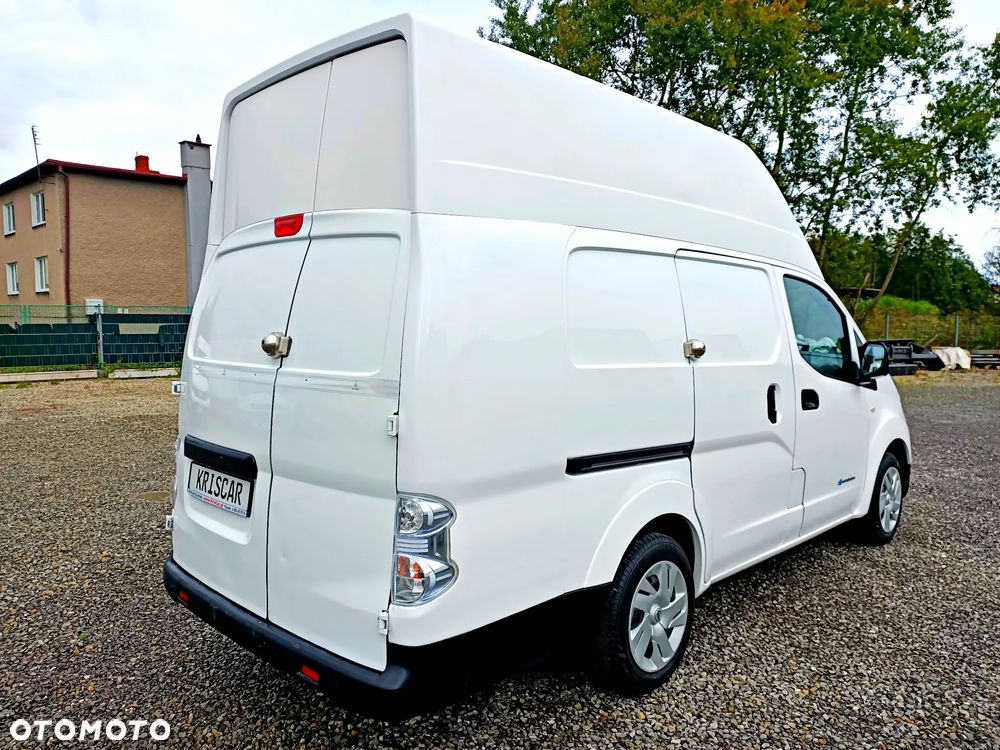 Nissan ENV 200 Maxi - 8