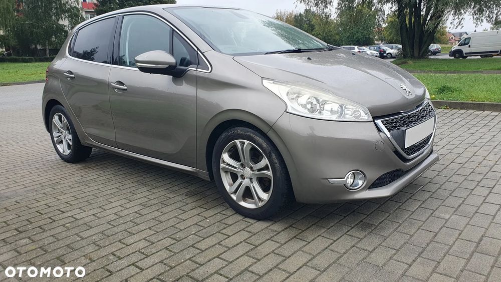 Peugeot 208 2014 photo 2
