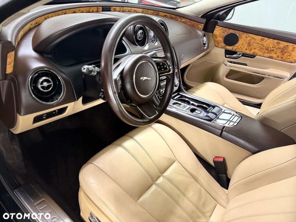 Jaguar XJ - 9