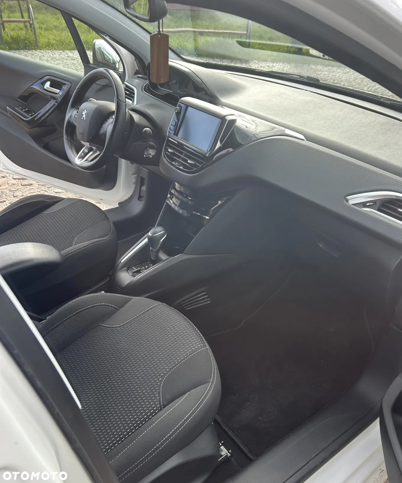 Peugeot 208 1.2 PureTech GPF Allure S&S EAT6 - 11