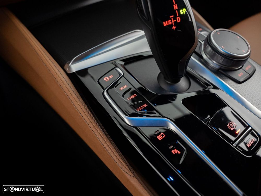 BMW 520 e Pack M - 30