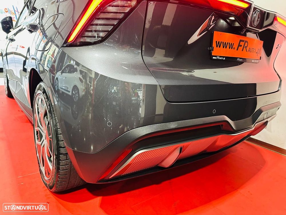 MG MG4 64 kWh Luxury - 17