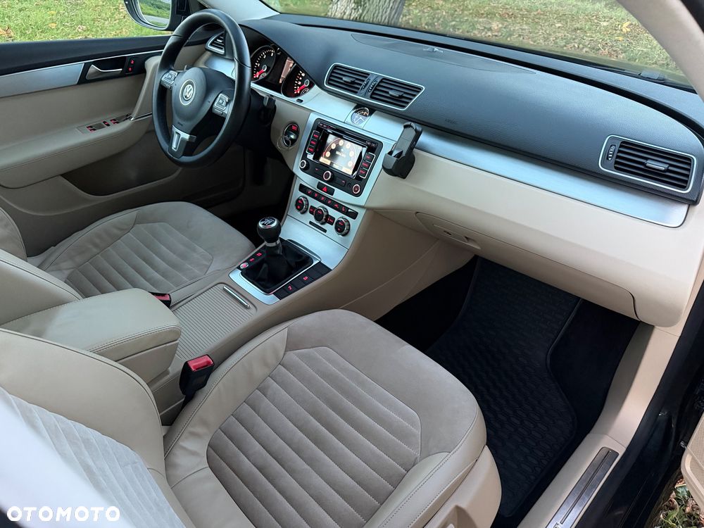 Volkswagen Passat - 17