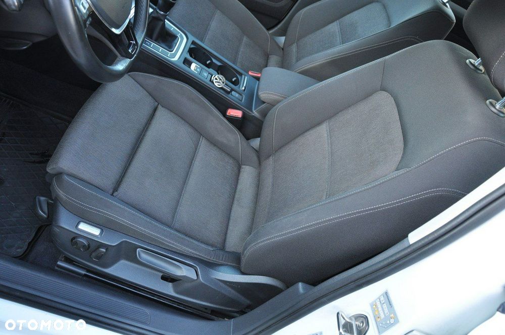 Volkswagen Passat - 11