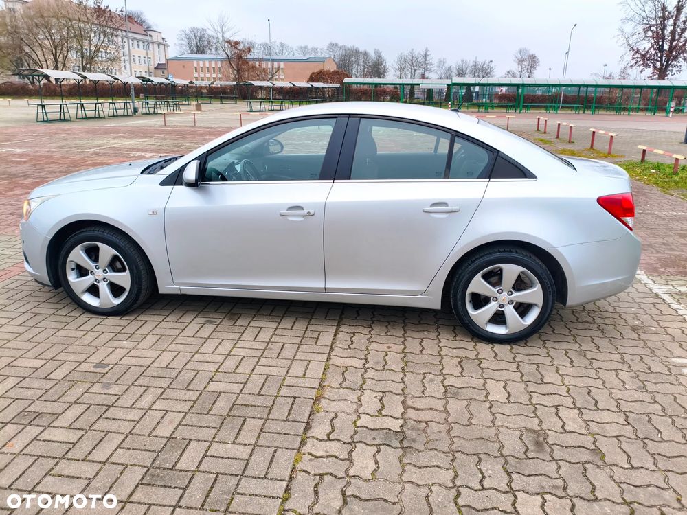 Chevrolet Cruze 1.8 LS+ - 9