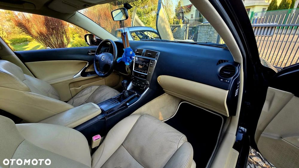 Lexus IS 220d - 7