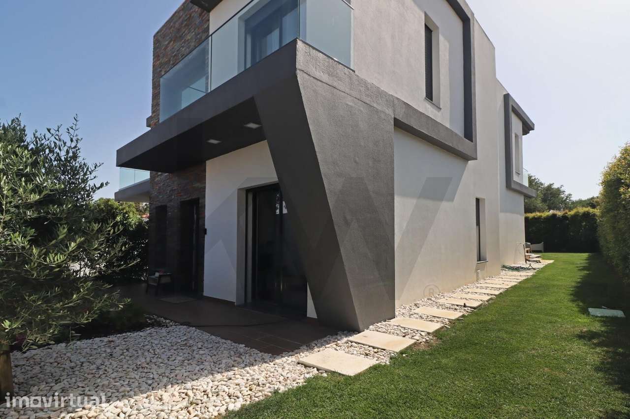 Exclusiva Moradia T6 Independente com Jardim e Piscina - Grande imagem: 3/26