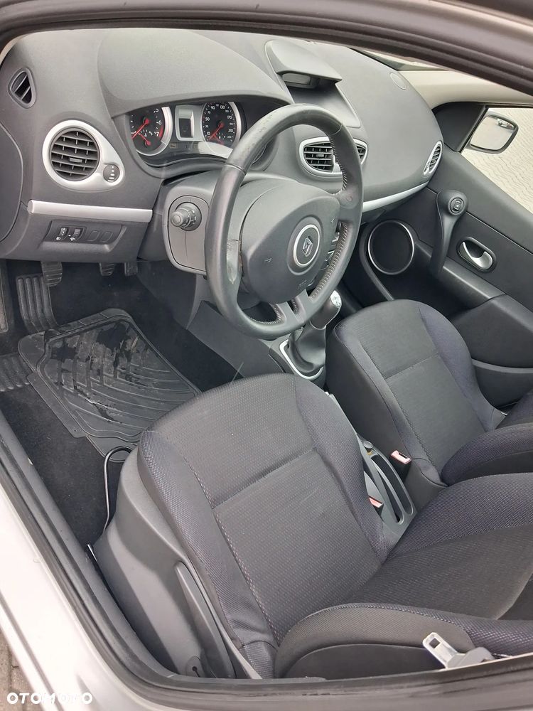 Renault Clio 1.2 16V 75 Night and Day - 13