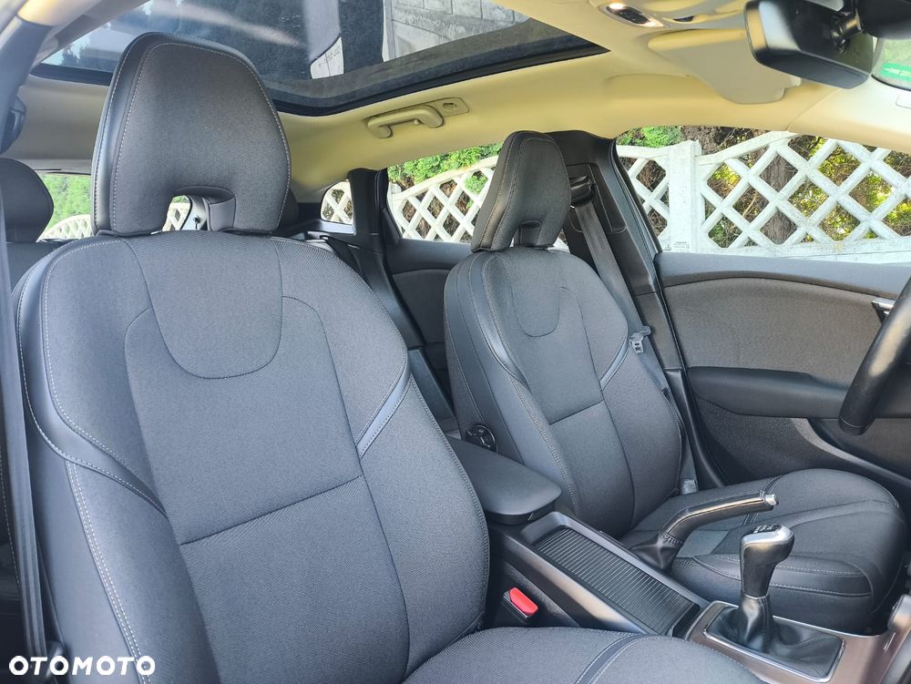 Volvo V40 D3 Momentum - 19