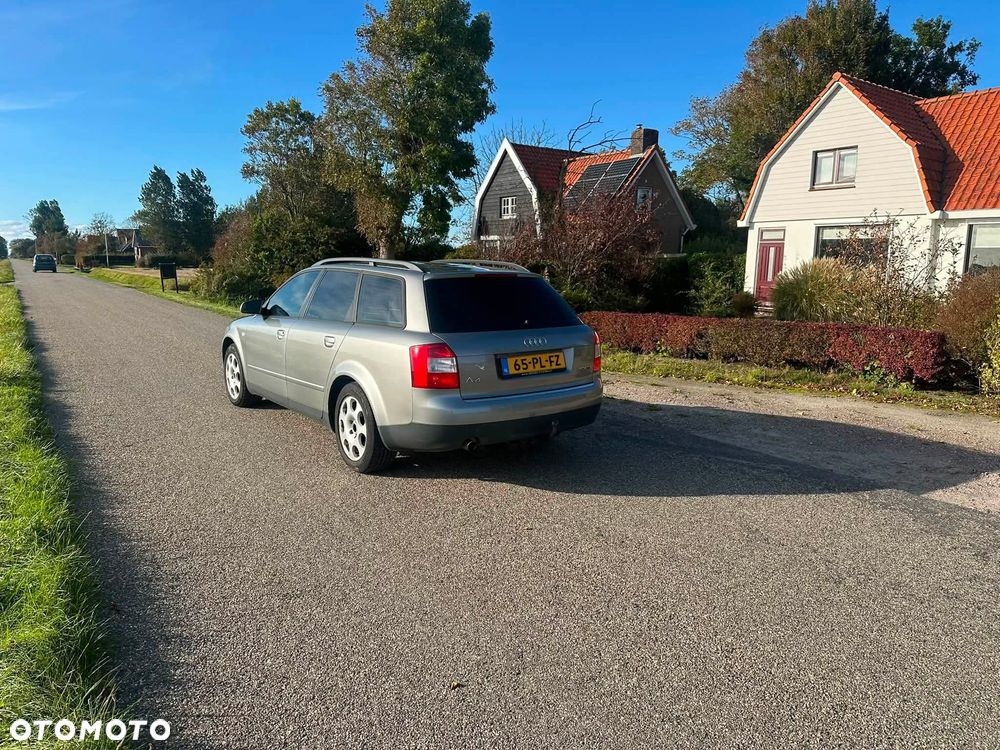 Audi A4 Avant - 4