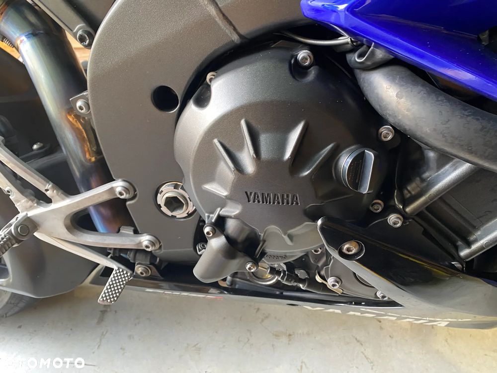 Yamaha R1 - 16