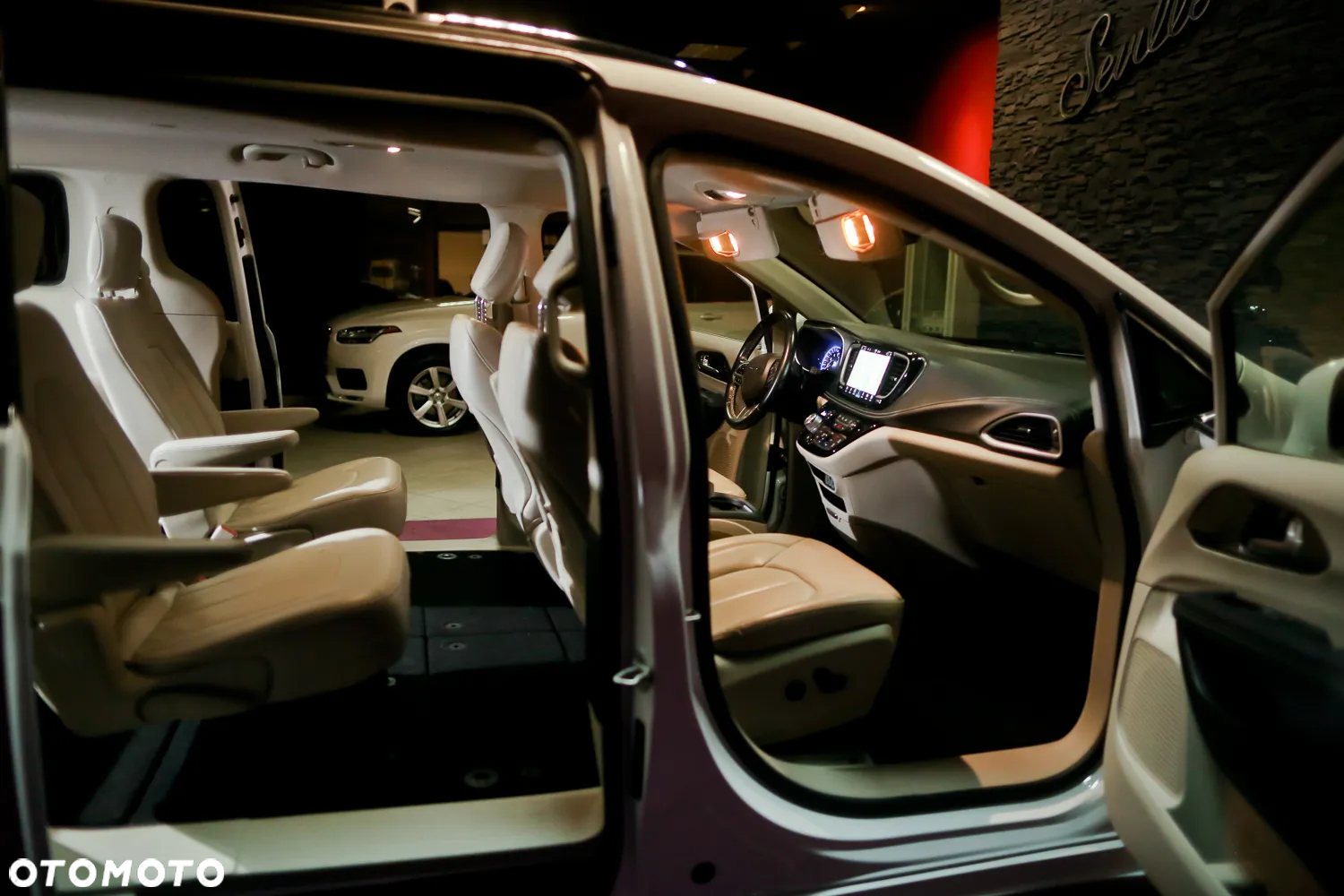 Chrysler Pacifica - 10