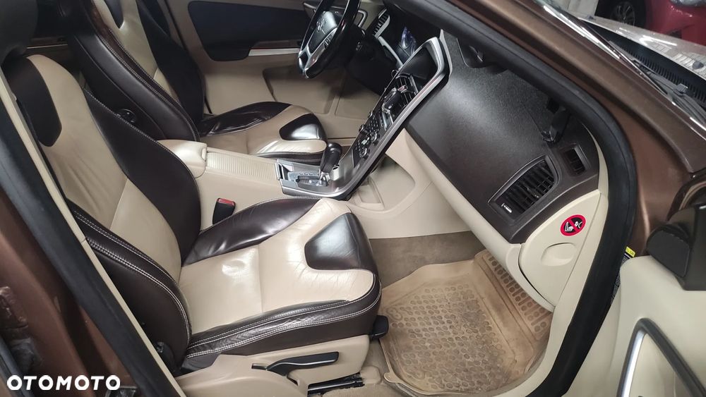 Volvo XC 60 2.4D AWD Summum - 10