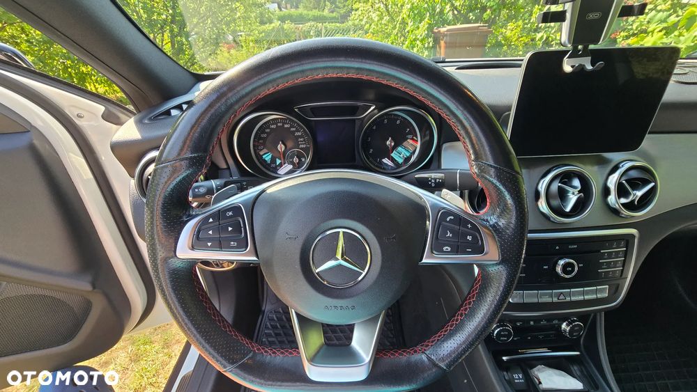 Mercedes-Benz GLA 200 7G-DCT AMG Line - 10