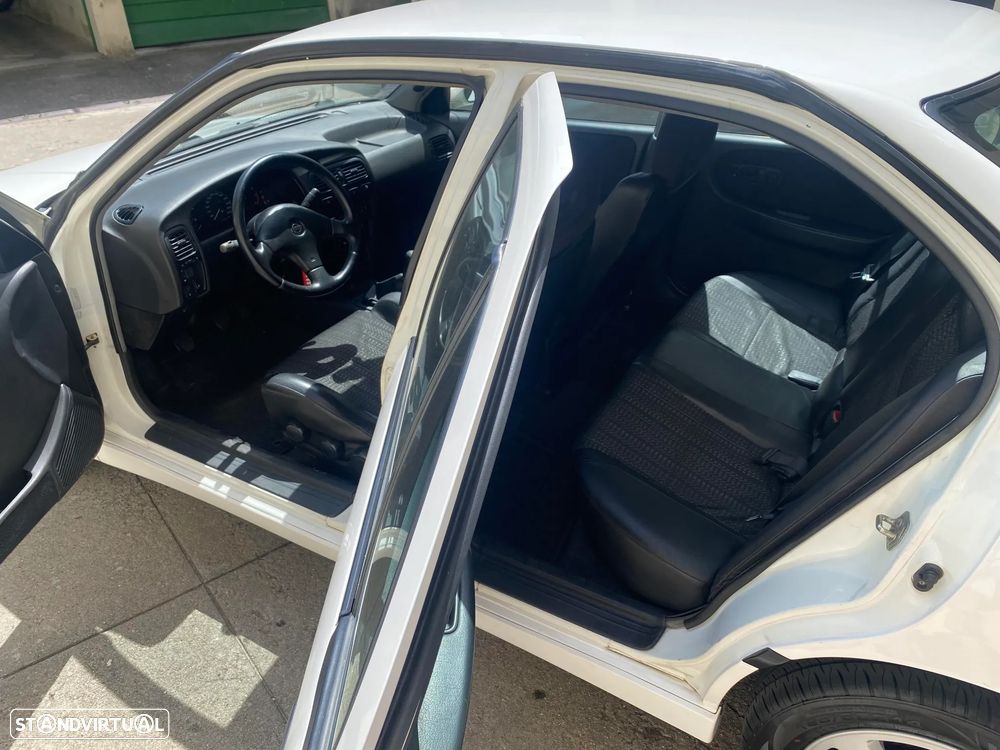 Nissan Primera Sedan 2.0-16 GT - 25