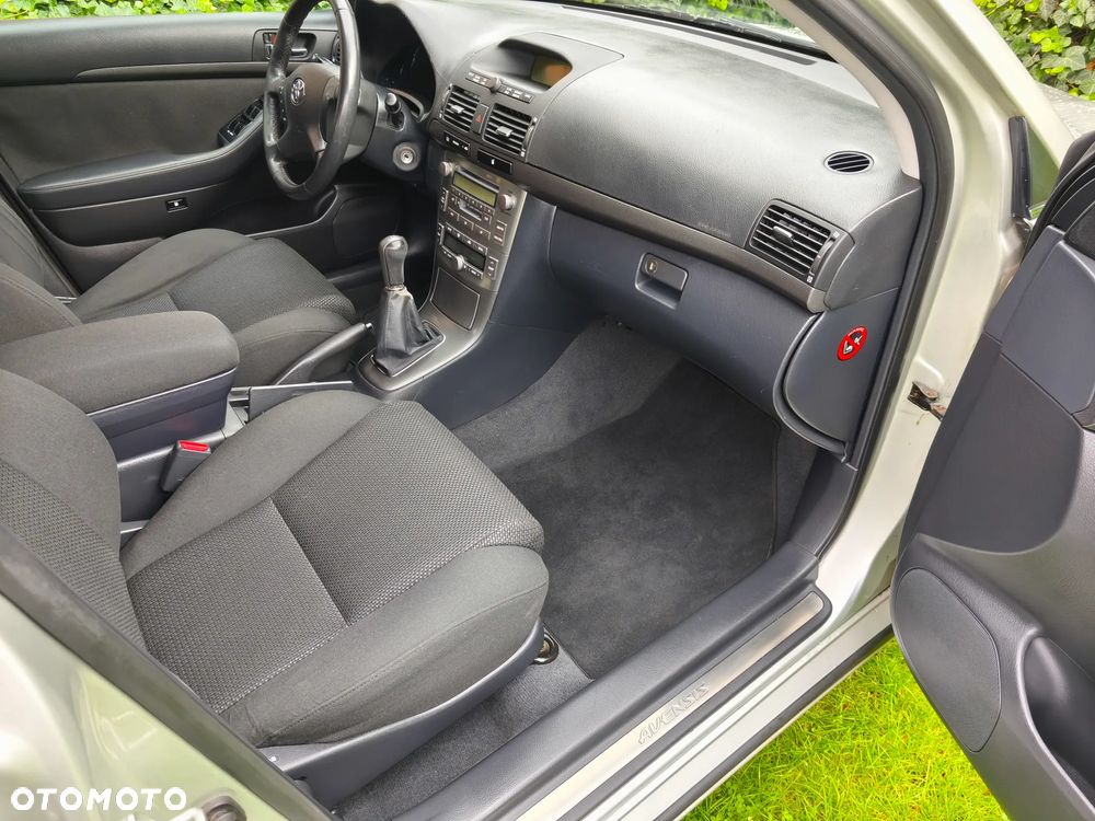 Toyota Avensis 2.0 VVT-i Sol - 20